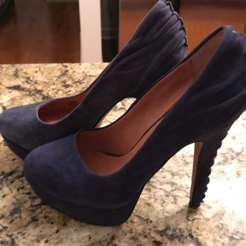 Vince Camuto Indigo suede pumps - size 6.5